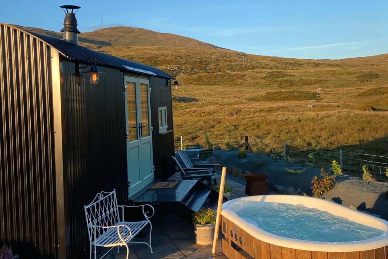 Black Hut At Slieve Croob Glamping Ballyward Ngoại thất bức ảnh